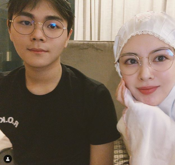 ayana moon dan sang adik aydin moon