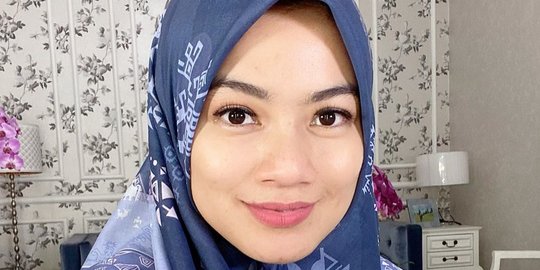 Bikin Pangling, Ini Potret Titi Kamal Pakai Busana Hijab yang Banyak Dipuji Warganet