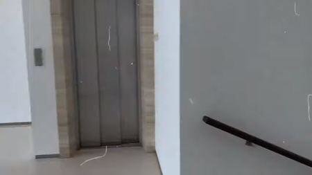 rumah 8 selebriti ini dilengkapi lift