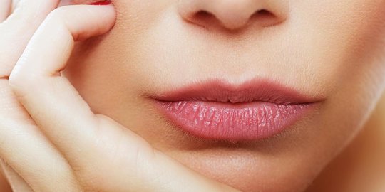 8 Cara Mengatasi Bibir Kering dan Pecah-Pecah Selama Puasa, Mudah Dilakukan