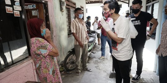 Kenang Didi Kempot, Gibran Ajak Dory Harsa Bagi-Bagi Sembako