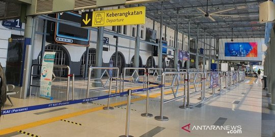 Hari Pertama SE Pengecualian Perjalanan Diterapkan, Stasiun Senen Terpantau Sepi