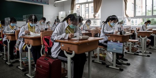 Corona Mereda, Siswa Wuhan Kembali Bersekolah