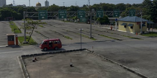 Terminal Pulogebang Masih Sepi Meski Layanan Transportasi Kembali Diizinkan