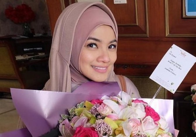 titi kamal kenakan balutan hijab