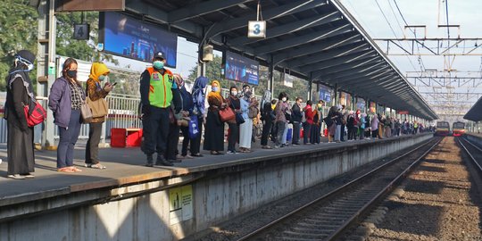 Naik KRL Selama PSBB Wajib Punya Surat Tugas