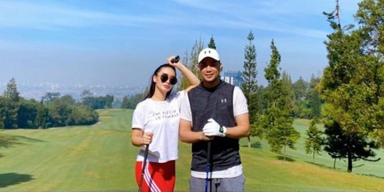 Zaskia Gotik Kini Hobinya Main Golf, Irfan Hakim Sampai Bilang 'Gaya Lo Neng'