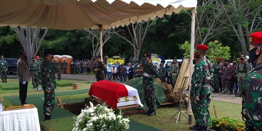 Panglima Hadi Tjahjanto Pimpin Upacara Pemakaman Jenderal TNI (Purn) Djoko Santoso