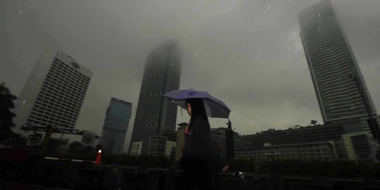 Cuaca Jakarta Selatan dan Timur Siang Ini Diprediksi Hujan Disertai Petir