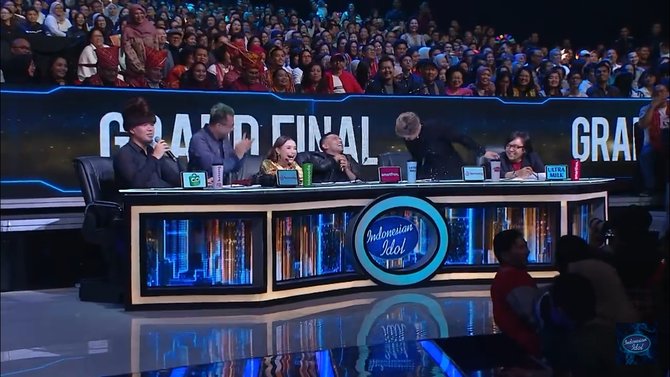 ahmad dhani dan maia estianty jadi juri indonesin idol