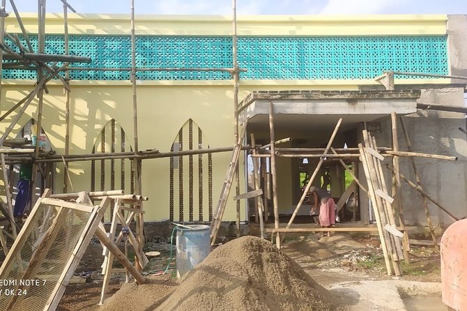 atta halilintar bangun masjid