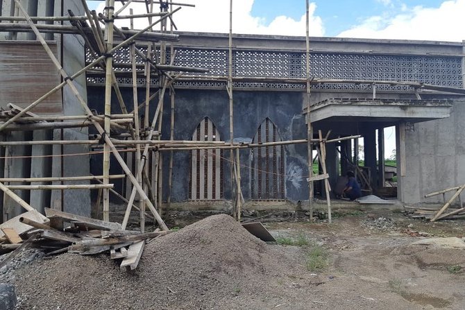 atta halilintar bangun masjid