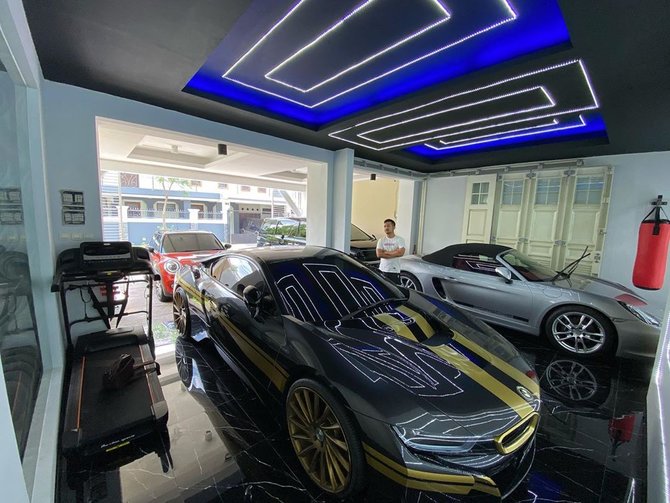 rumah mewah crazy rich surabaya tom liwafa