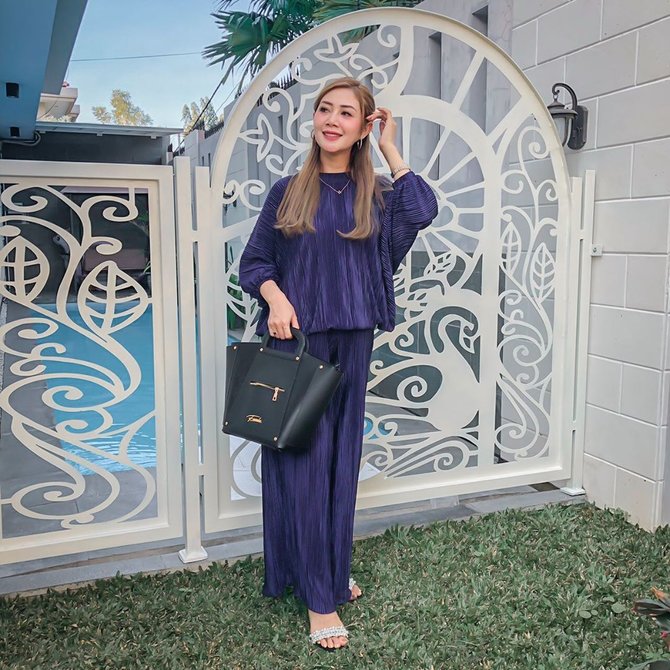 rumah mewah crazy rich surabaya tom liwafa