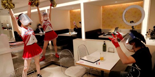 Unik, Restoran di Tokyo Ini Bertema Pemandu Sorak