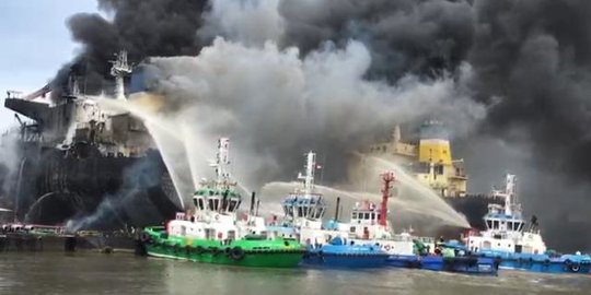 6 Korban Tewas Ditemukan di Kapal Tanker yang Terbakar di Belawan