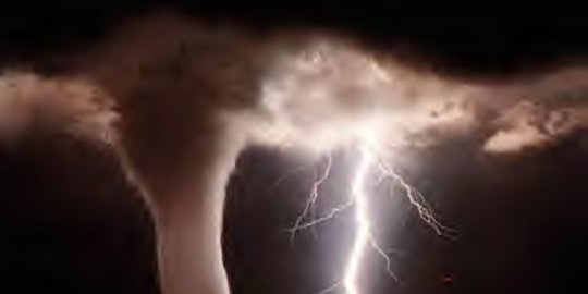 CEK FAKTA: Hoaks Video Penampakan Tornado Hancurkan Arab Saudi