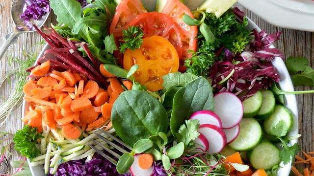 cara membuat salad buah dan sayur