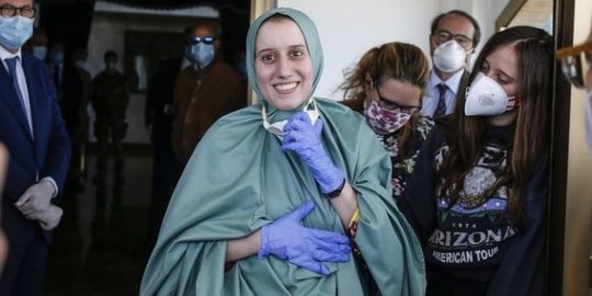 Dua Tahun Diculik di Kenya, Perempuan Relawan Asal Italia Dibebaskan