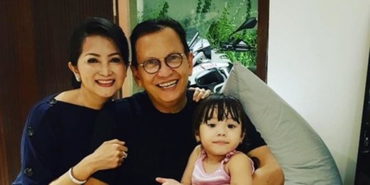 Selalu Kompak, Ini 5 Momen Kebersamaan Roy Marten dan Anna Maria Main dengan Gempi