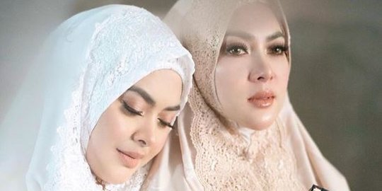 Syahrini hingga Musdalifah, 4 Artis Ini Punya Bisnis Mukena dengan Harga Fantastis