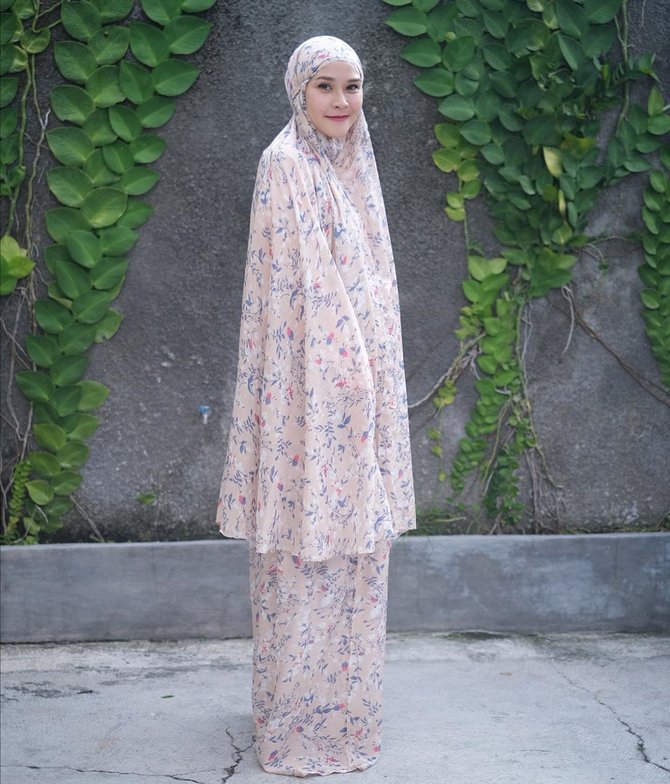 bisnis mukena artis
