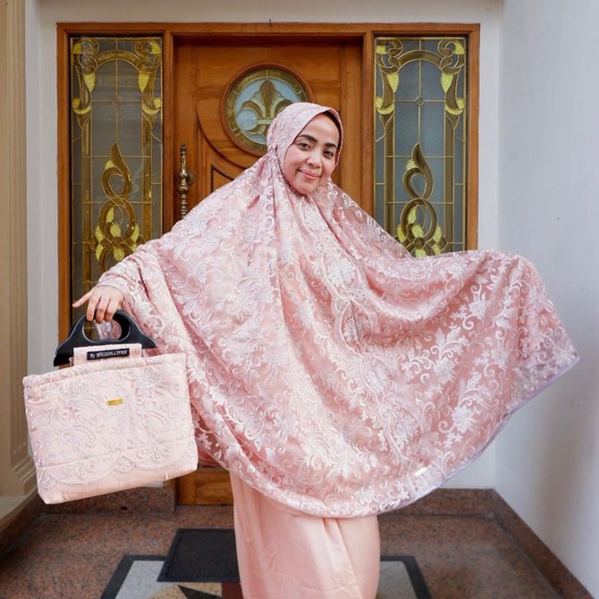 bisnis mukena artis