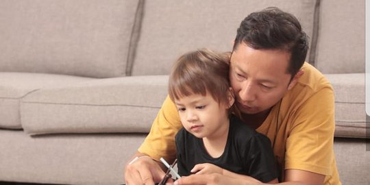 Ayah Idaman, Ini 4 Potret Seleb Habiskan Waktu Bersama Anak