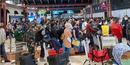 Viral Penumpang Bandara Membludak, Polres Klaim Sudah Terapkan Physical Distancing