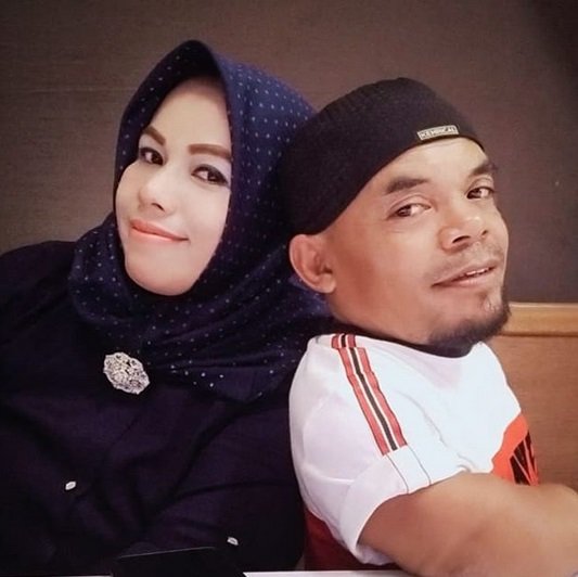 potret ucok baba dan istri