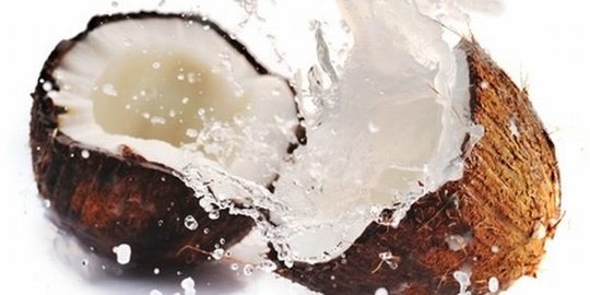 7 Manfaat Air Kelapa untuk Buka Puasa, Tak Hanya Segarkan Tubuh