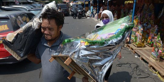 Pendapatan Pedagang Parsel di Cikini Menurun Akibat Covid-19