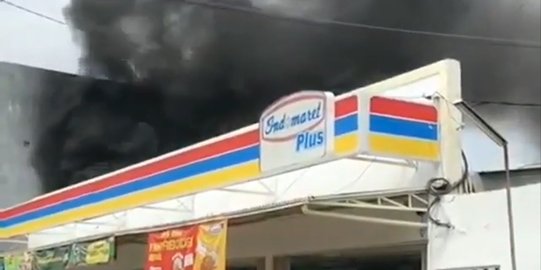 Asap Mengepul dan Terdengar Ledakan dari Indomaret Jebres Solo