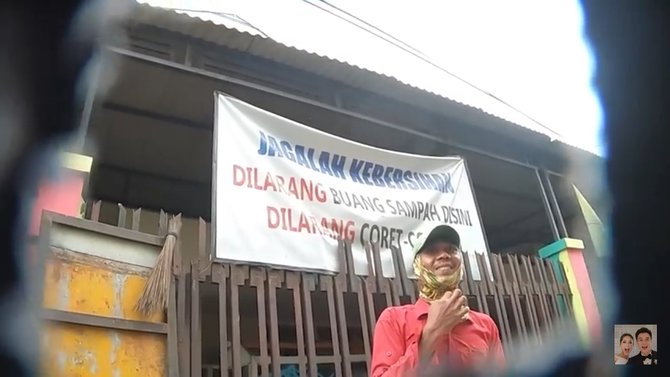 baim wong bantu tukang sampah