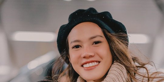 10 Potret Cantik Della Dartyan, Kekasih Nino 'RAN' yang Jarang Tersorot