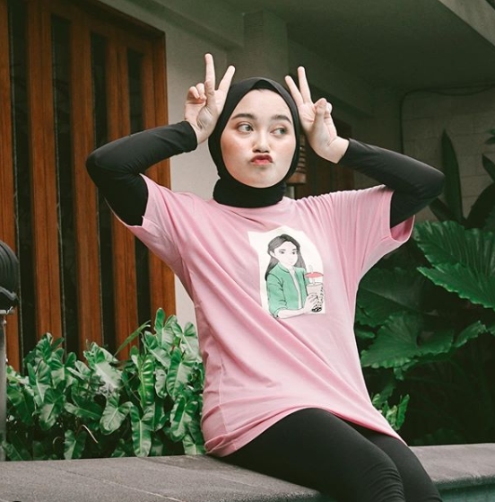 Fakta Indira Kalistha YouTuber Cantik Yang Tuai Kontroversi Halaman Merdeka Com