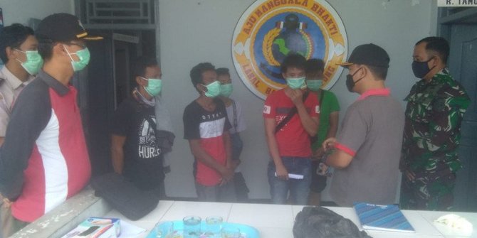 Ingin Mudik, Lima Warga Gunakan Kapal Cepat Mini di Pelabuhan Ikan Mentok