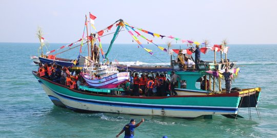 Tradisi Unik Masyarakat Nelayan Jepara Saat Syawal, Pesta Lomban