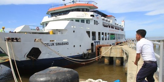 Kapal Dihantam Badai, Ratusan Penumpang Tujuan Sinabang Tertahan di Aceh Selatan