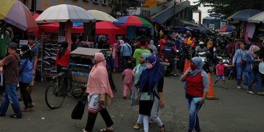 Warga Bogor Ngaku Takut Corona, Tapi Cuek Berdesakan di Pasar Anyar Beli Baju Lebaran