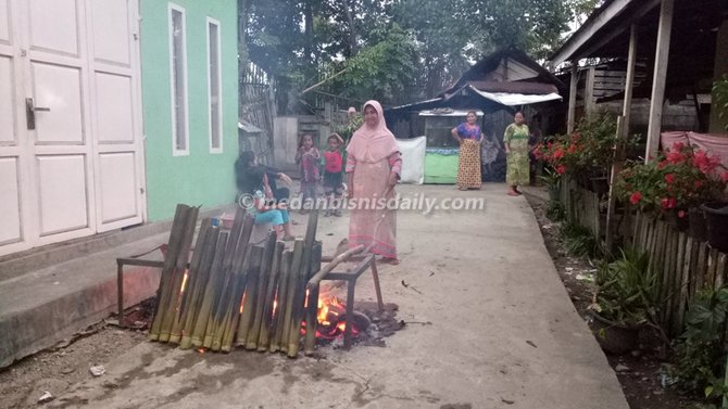 mengenal mangalomang tradisi masyarakat sumut saat malam hari raya