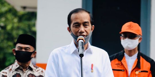 Jokowi Tinjau Langsung Pembagian Sembako Tahap 3 di Jakarta Pusat