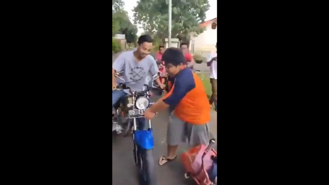 viral bocah penjual jalangkote dibully