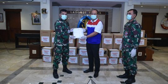 Pertamina Distribusikan APD dan Masker Bagi Tenaga Medis TNI AL