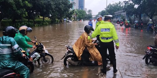 Hujan Deras di Bogor, Bekasi Siaga 1 Banjir