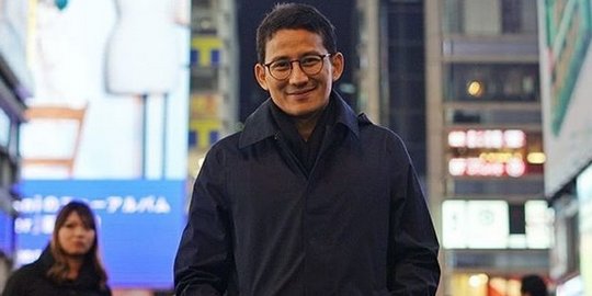 Potret Sederhana Sandiaga Uno Gendong Anak Pakai Kain, Cucian Beres Anak Dijagain