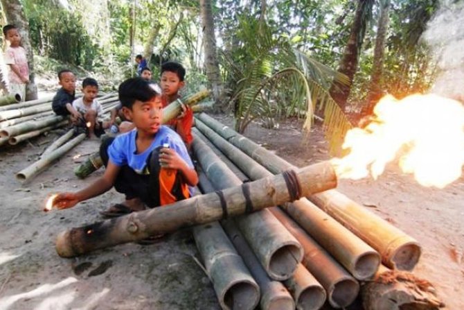 bedil lodong petasan bambu