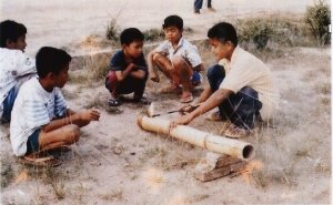 bedil lodong petasan bambu