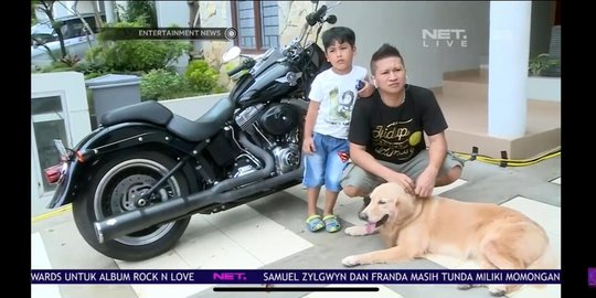 12 Potret Rumah Mang Saswi ada Koleksi Motor Harley Davidson