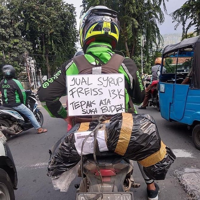 driver ojol cari uang di tengah sepinya order